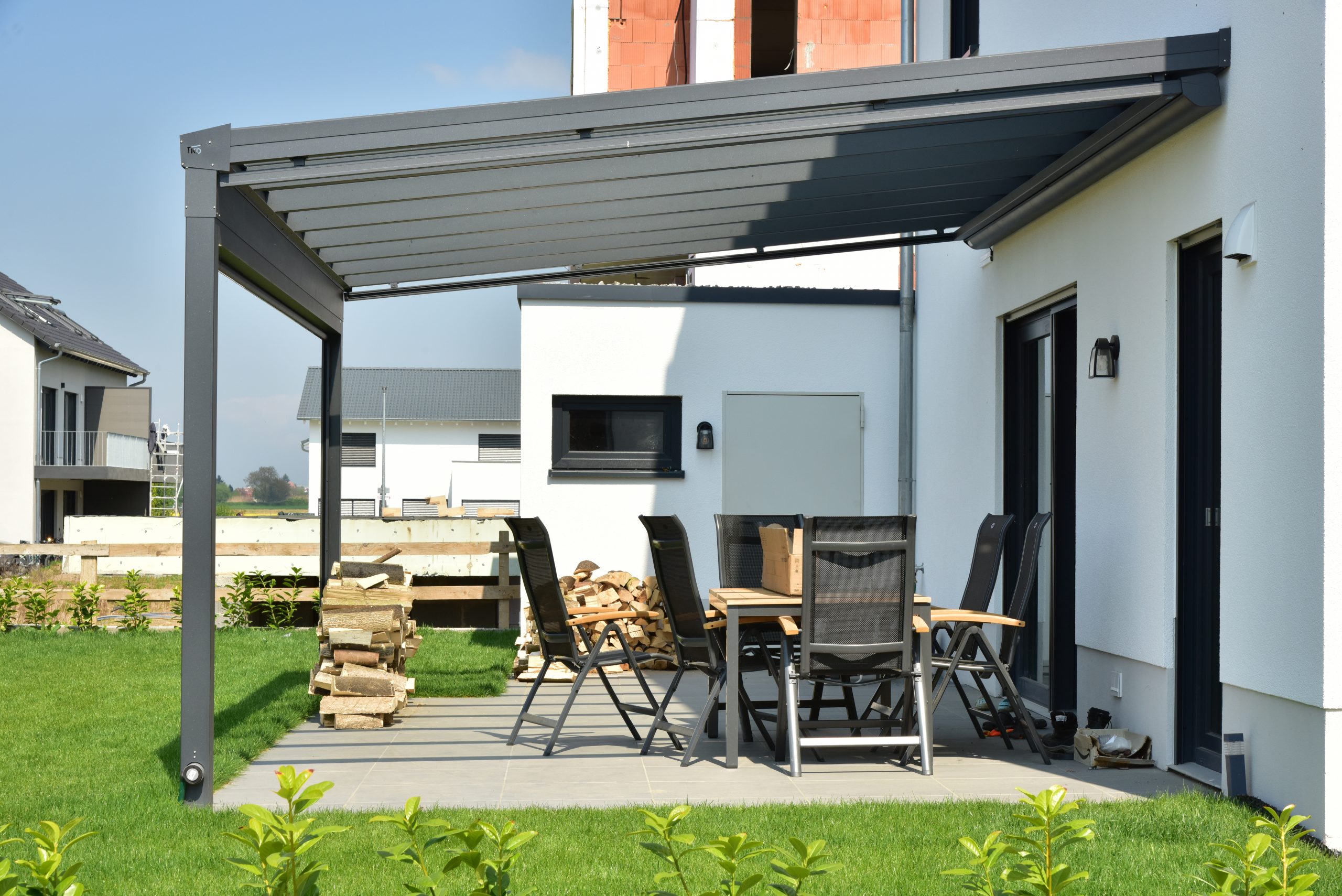 Pergola bioclimatique aluminium terrasse - Point Fenêtre