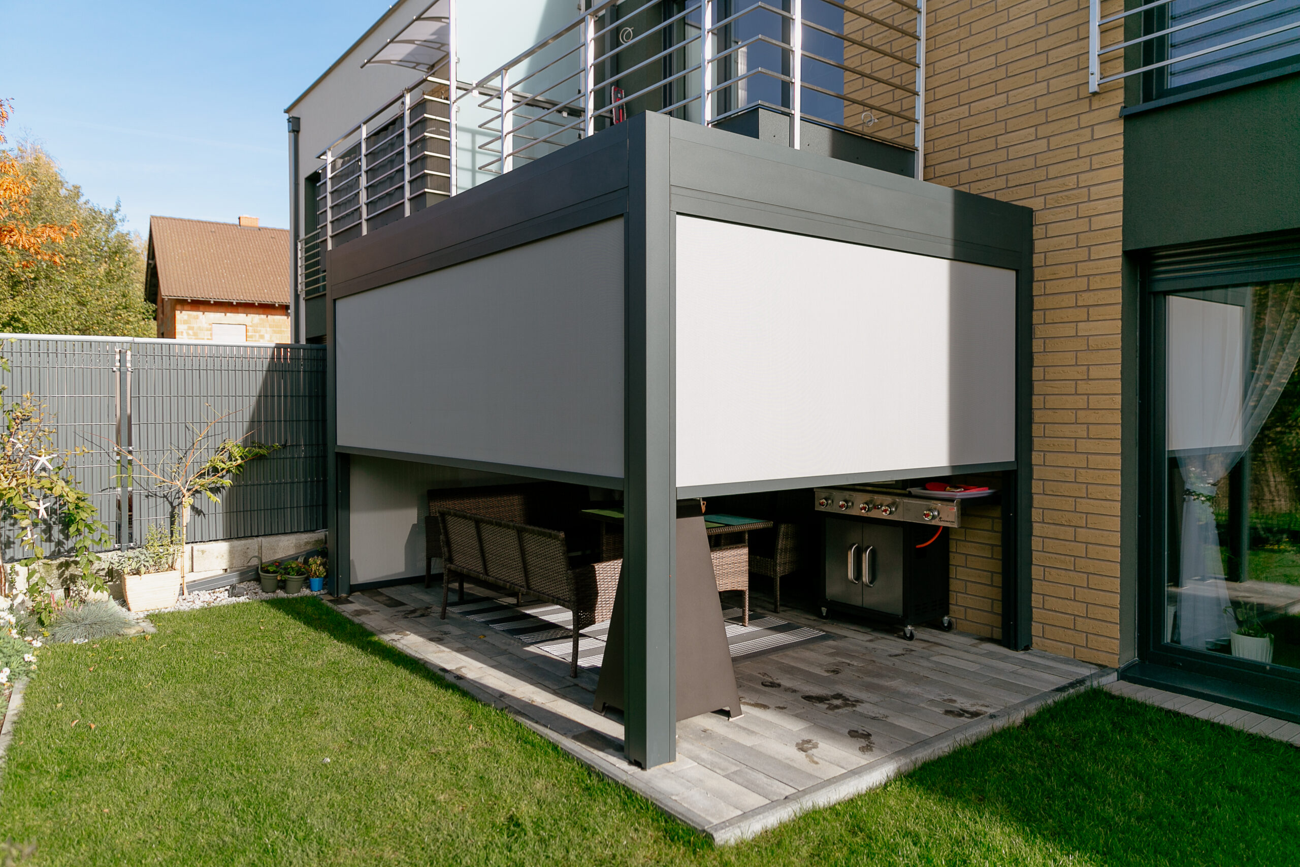 Pergola classique aluminium toit polycarbonate - Point Fenêtre